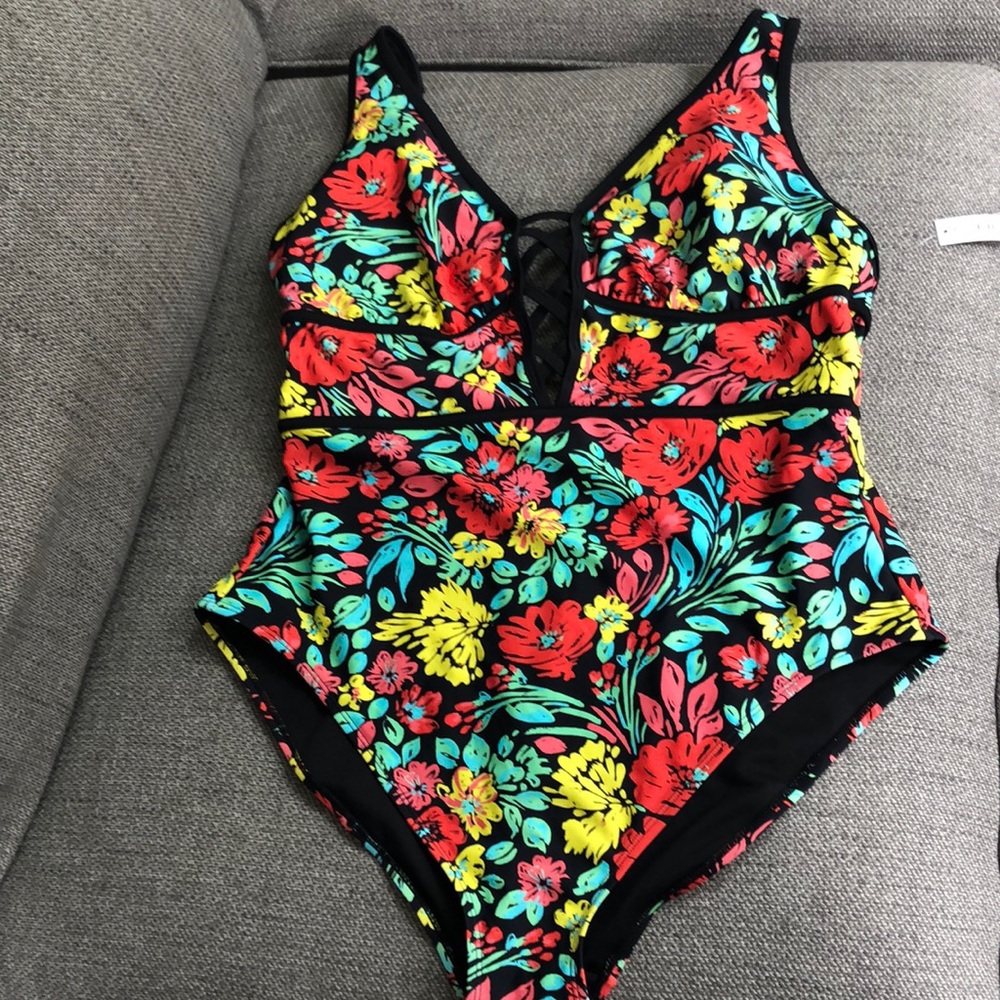 NWT Adore Me black floral criss-cross front open detail with removable bra pads.